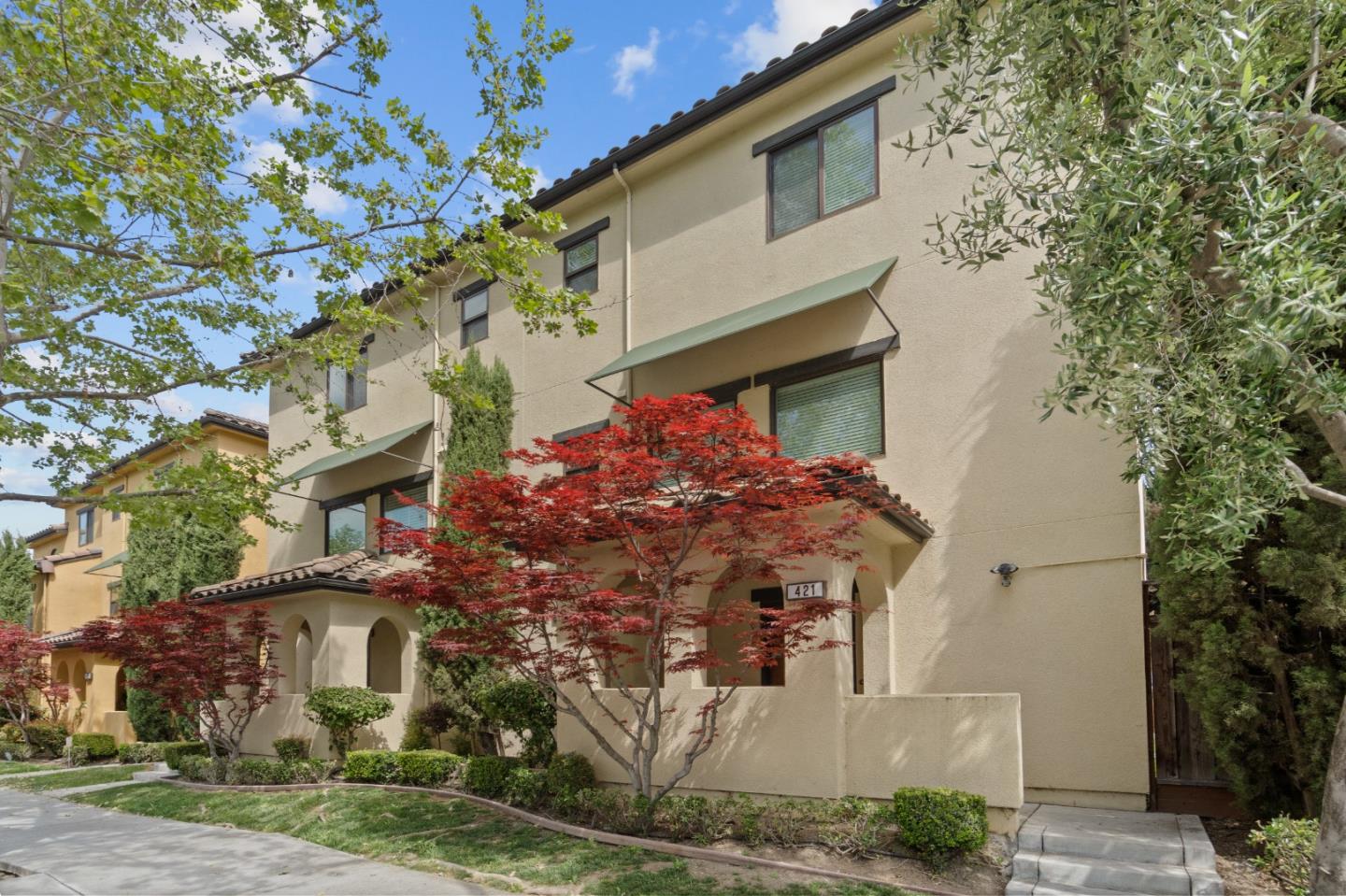 Detail Gallery Image 2 of 53 For 427 Willow Glen Way, San Jose,  CA 95125 - 3 Beds | 2/1 Baths