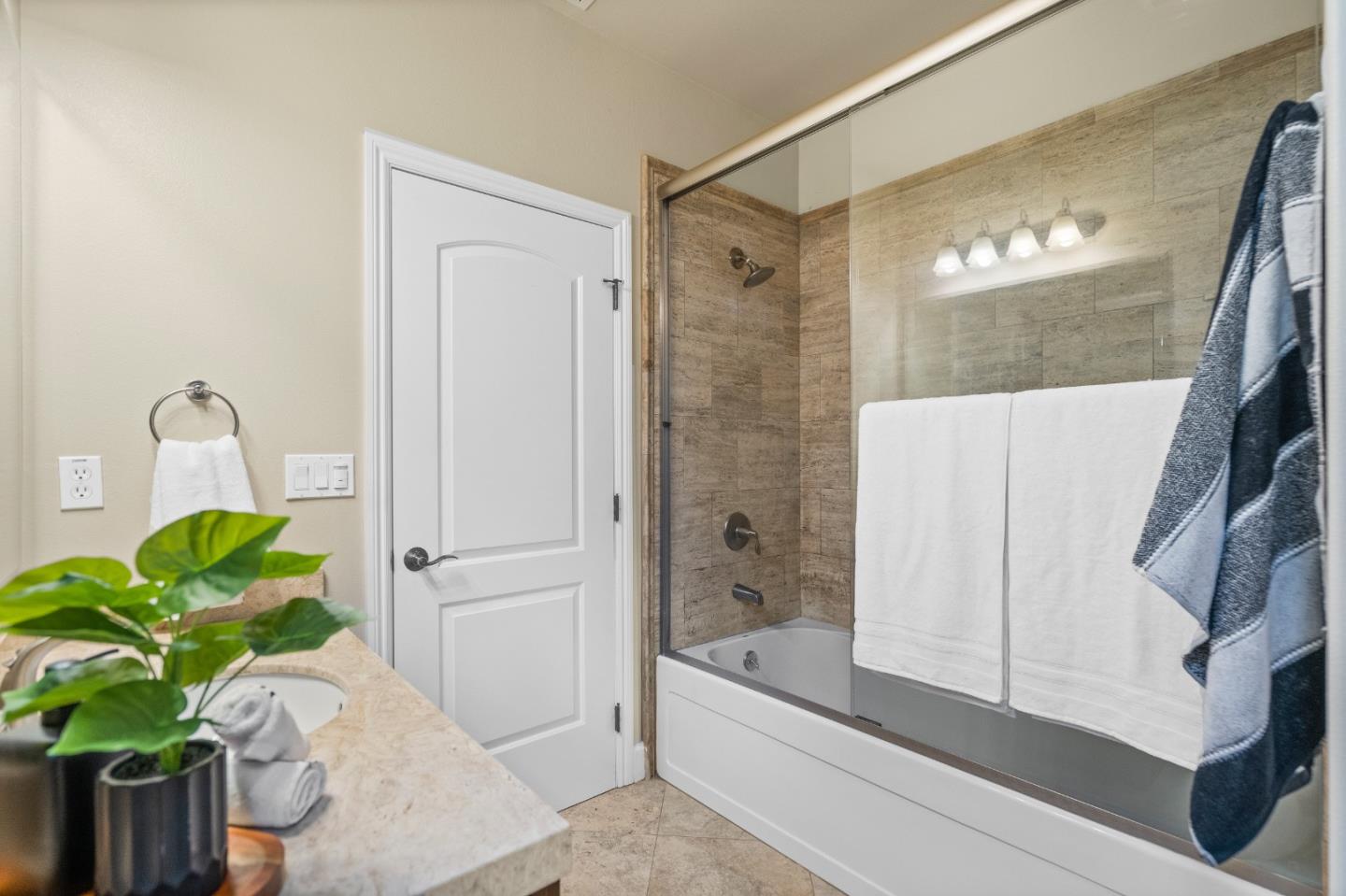 Detail Gallery Image 25 of 53 For 427 Willow Glen Way, San Jose,  CA 95125 - 3 Beds | 2/1 Baths