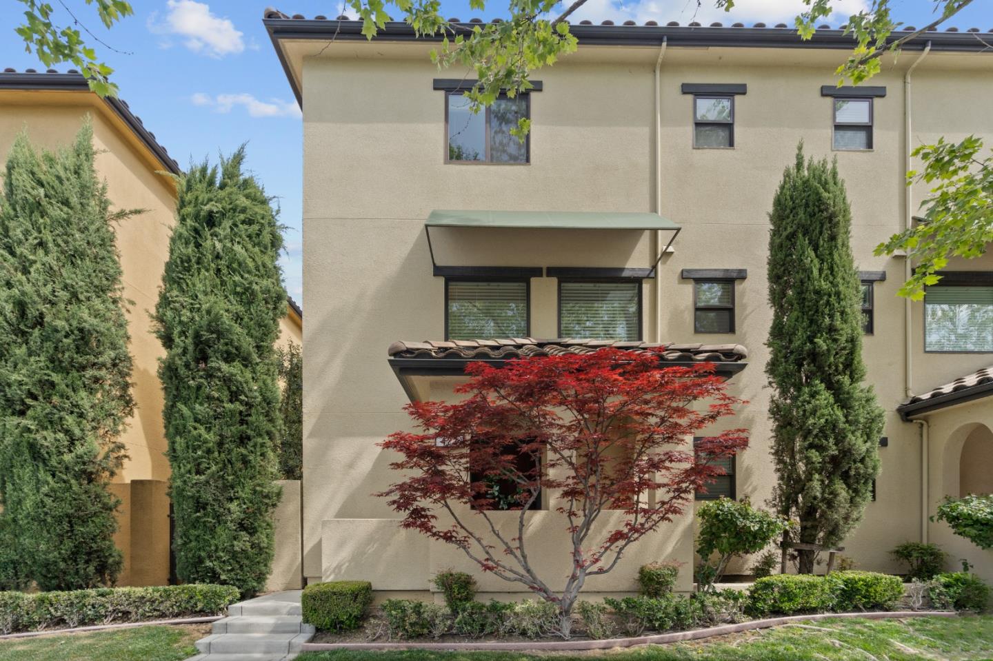 Detail Gallery Image 3 of 53 For 427 Willow Glen Way, San Jose,  CA 95125 - 3 Beds | 2/1 Baths