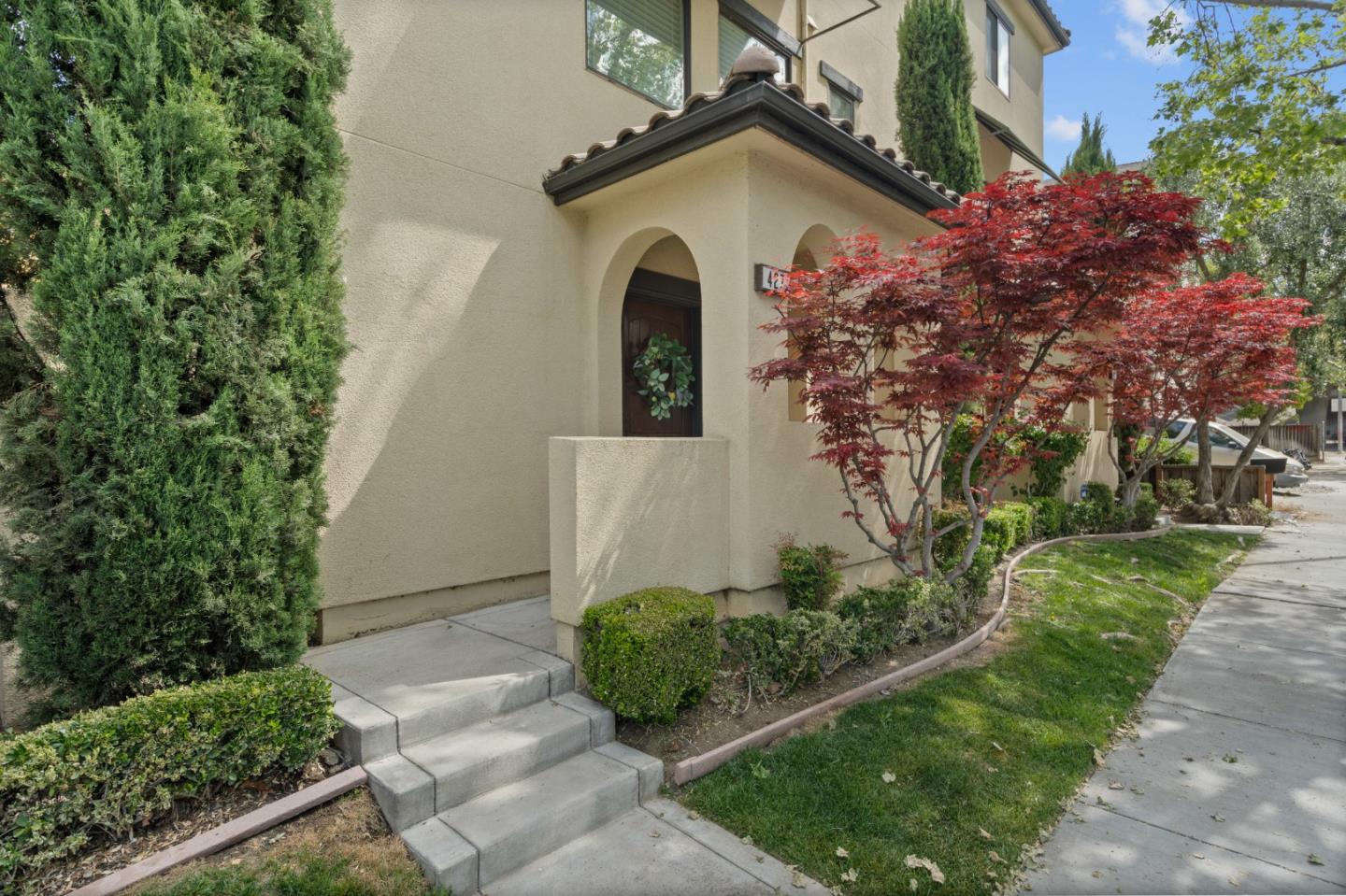 Detail Gallery Image 4 of 53 For 427 Willow Glen Way, San Jose,  CA 95125 - 3 Beds | 2/1 Baths