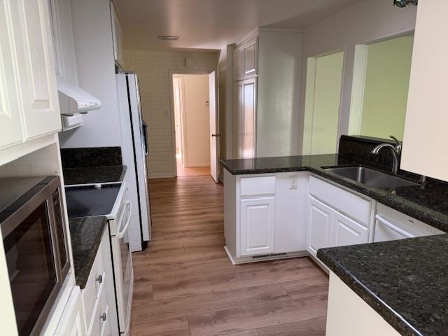 Detail Gallery Image 8 of 30 For 161 Parkview Ct, San Bruno,  CA 94066 - 4 Beds | 3 Baths