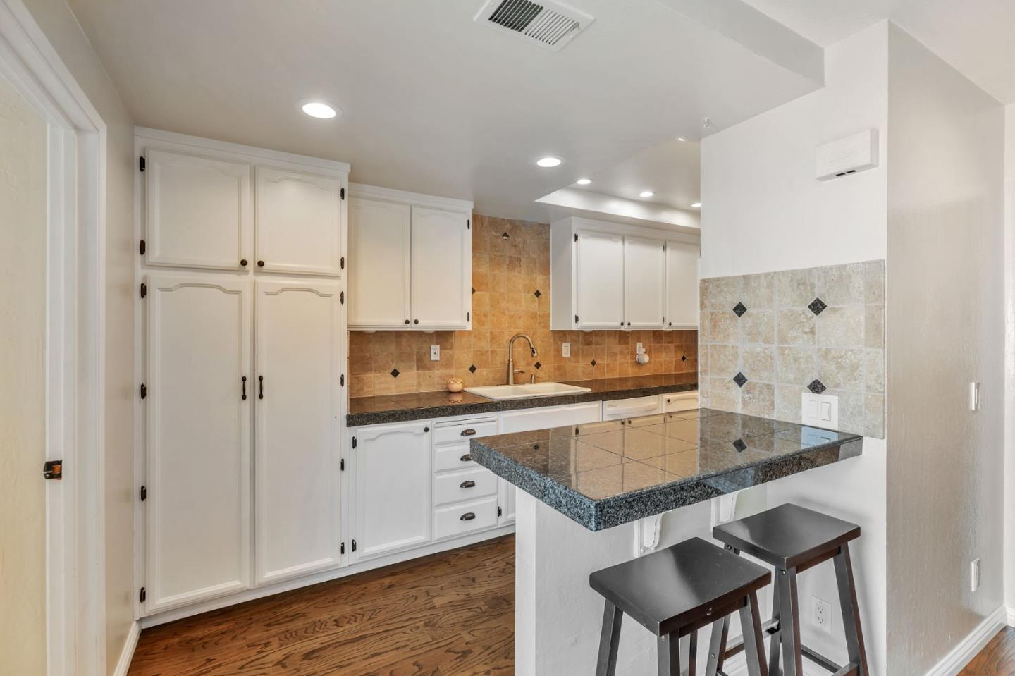 Detail Gallery Image 14 of 55 For 15173 Yosemite Way, Morgan Hill,  CA 95037 - 2 Beds | 2 Baths