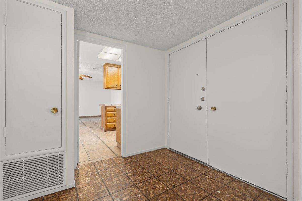 Detail Gallery Image 2 of 19 For 595 Yurok Cir, San Jose,  CA 95123 - 3 Beds | 2 Baths