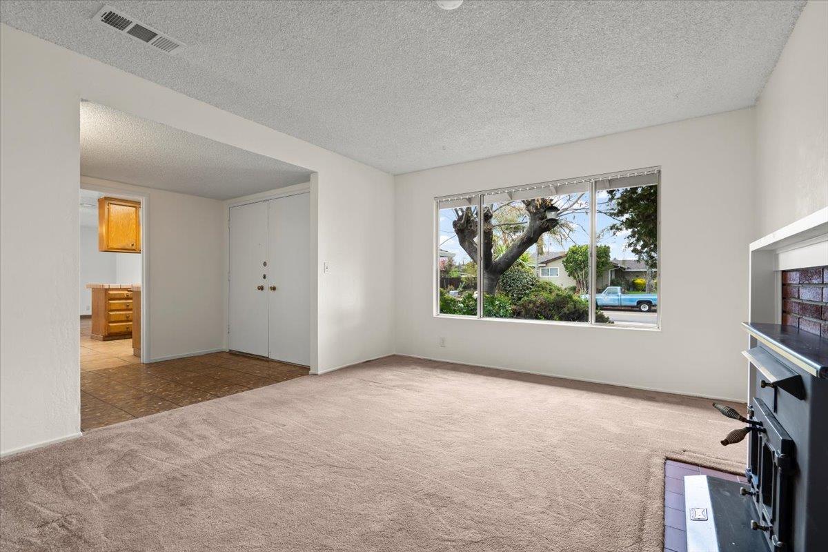 Detail Gallery Image 4 of 19 For 595 Yurok Cir, San Jose,  CA 95123 - 3 Beds | 2 Baths