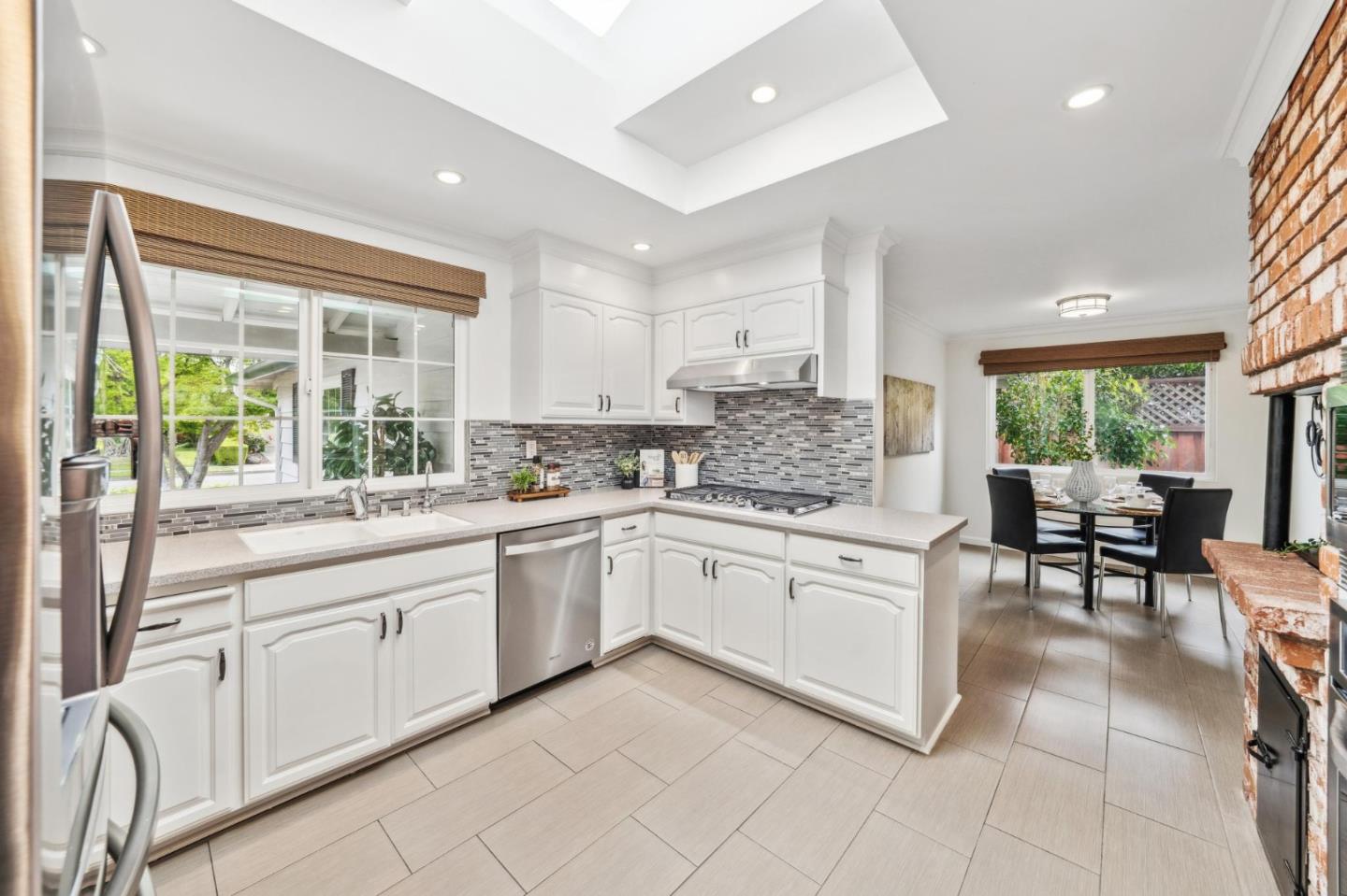 Detail Gallery Image 11 of 31 For 2290 Westmoreland Dr, San Jose,  CA 95124 - 4 Beds | 2/1 Baths