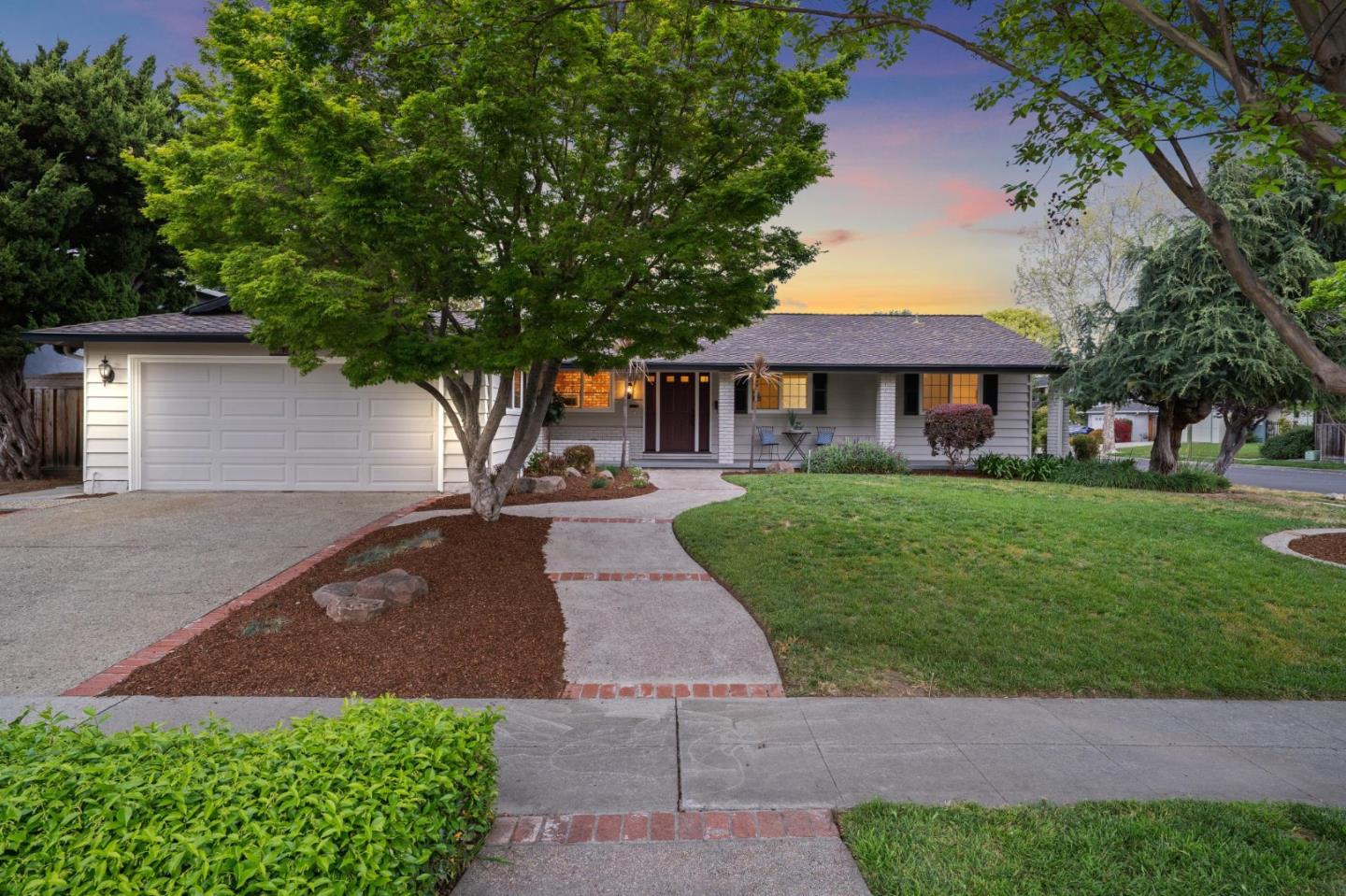 Detail Gallery Image 2 of 31 For 2290 Westmoreland Dr, San Jose,  CA 95124 - 4 Beds | 2/1 Baths