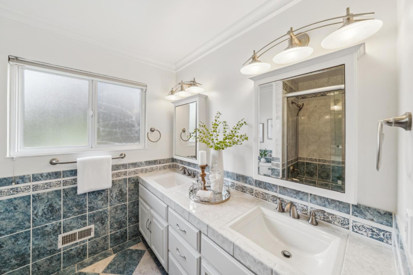 Detail Gallery Image 21 of 31 For 2290 Westmoreland Dr, San Jose,  CA 95124 - 4 Beds | 2/1 Baths
