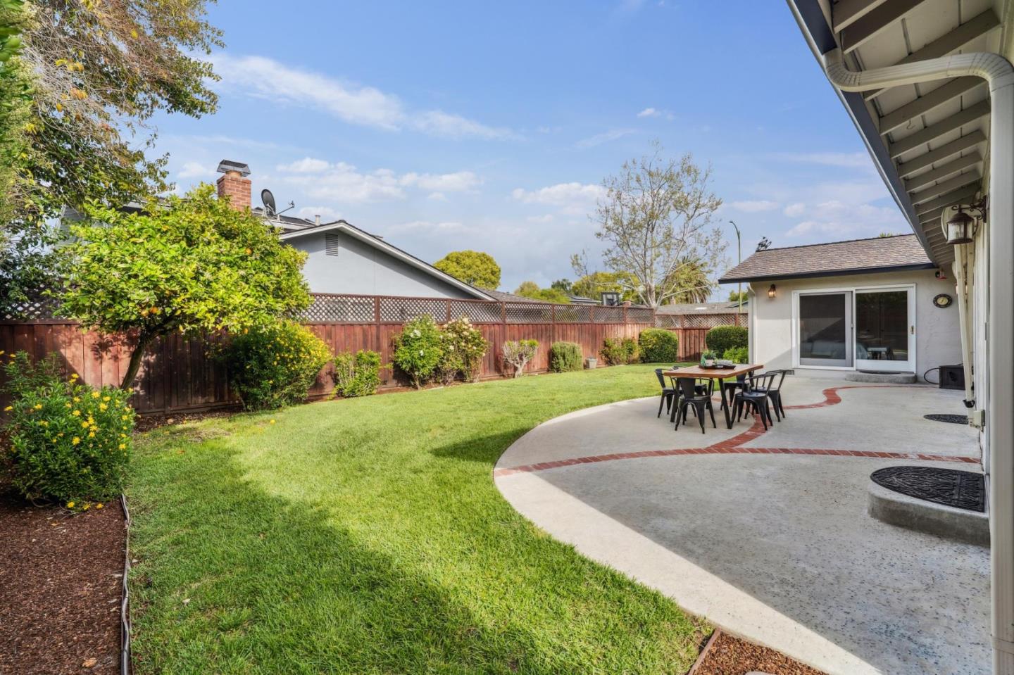 Detail Gallery Image 26 of 31 For 2290 Westmoreland Dr, San Jose,  CA 95124 - 4 Beds | 2/1 Baths
