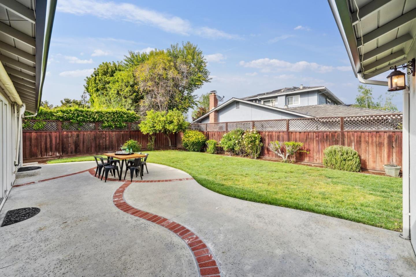Detail Gallery Image 27 of 31 For 2290 Westmoreland Dr, San Jose,  CA 95124 - 4 Beds | 2/1 Baths
