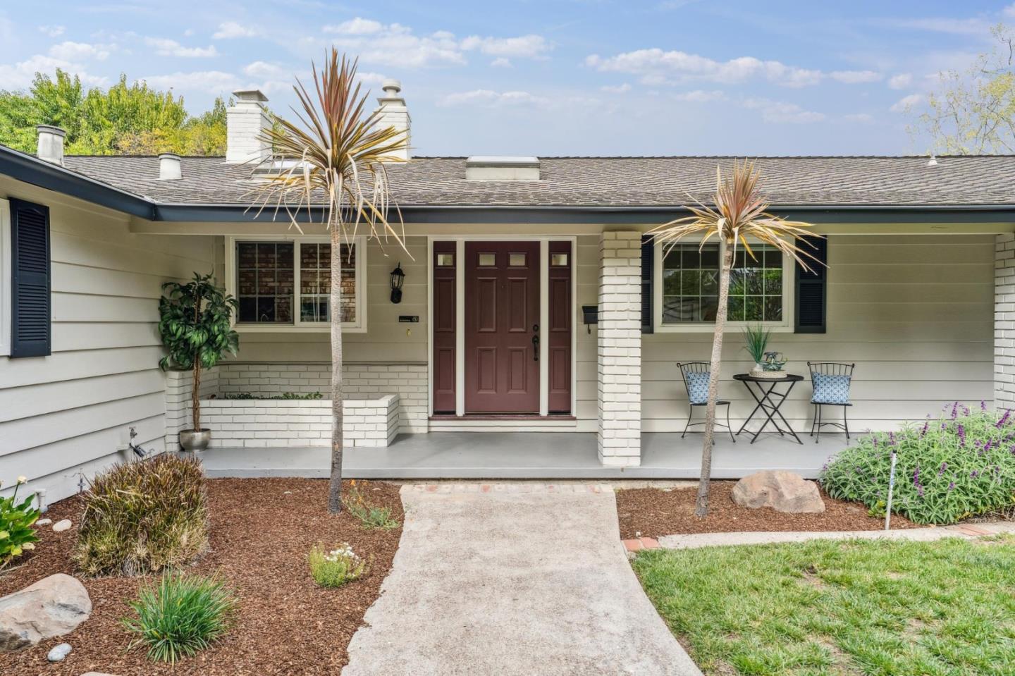 Detail Gallery Image 3 of 31 For 2290 Westmoreland Dr, San Jose,  CA 95124 - 4 Beds | 2/1 Baths