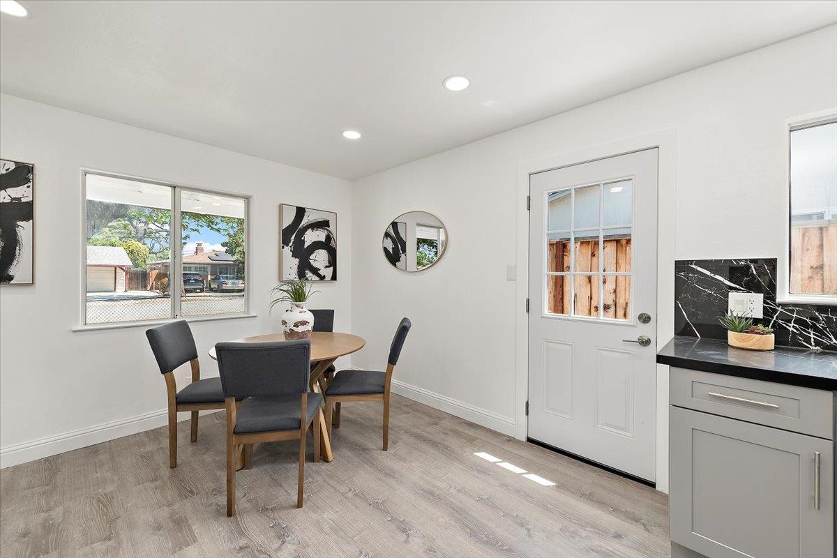 Detail Gallery Image 5 of 16 For 3081 Manda Dr, San Jose,  CA 95124 - 3 Beds | 2 Baths
