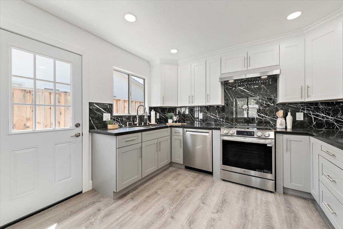 Detail Gallery Image 7 of 16 For 3081 Manda Dr, San Jose,  CA 95124 - 3 Beds | 2 Baths