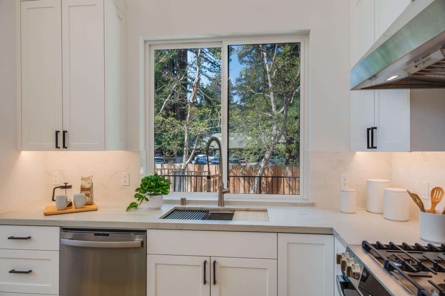 Detail Gallery Image 19 of 80 For 846 Portola Rd, Portola Valley,  CA 94028 - 3 Beds | 4/1 Baths