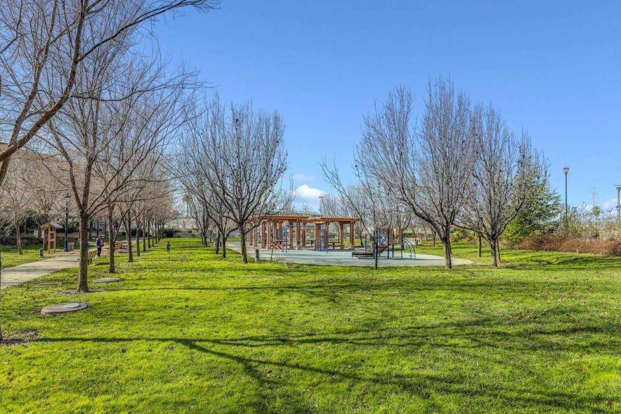 Detail Gallery Image 43 of 48 For 800 S Abel St #403,  Milpitas,  CA 95035 - 3 Beds | 2 Baths