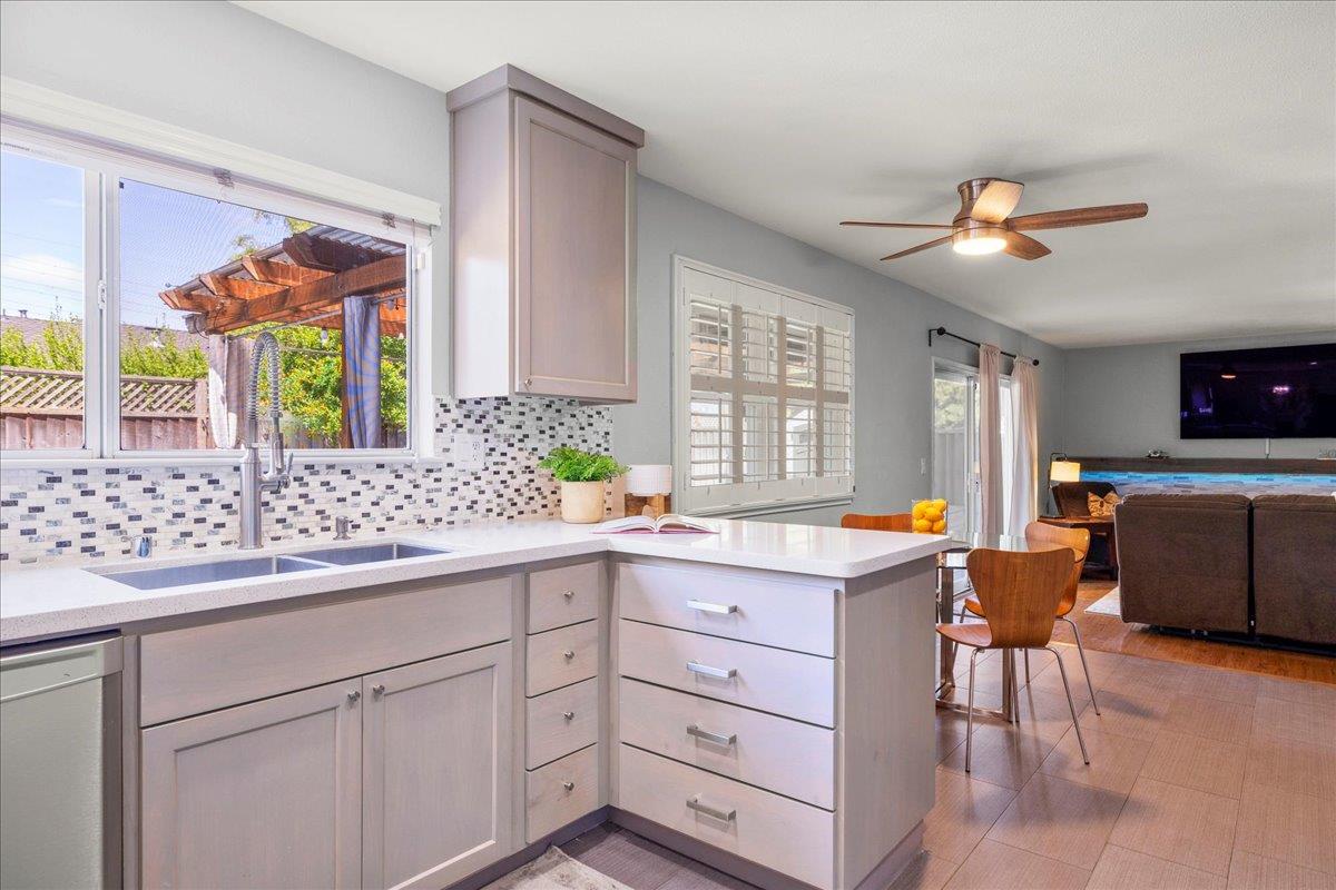 Detail Gallery Image 19 of 47 For 192 Castillon Way, San Jose,  CA 95119 - 5 Beds | 3 Baths