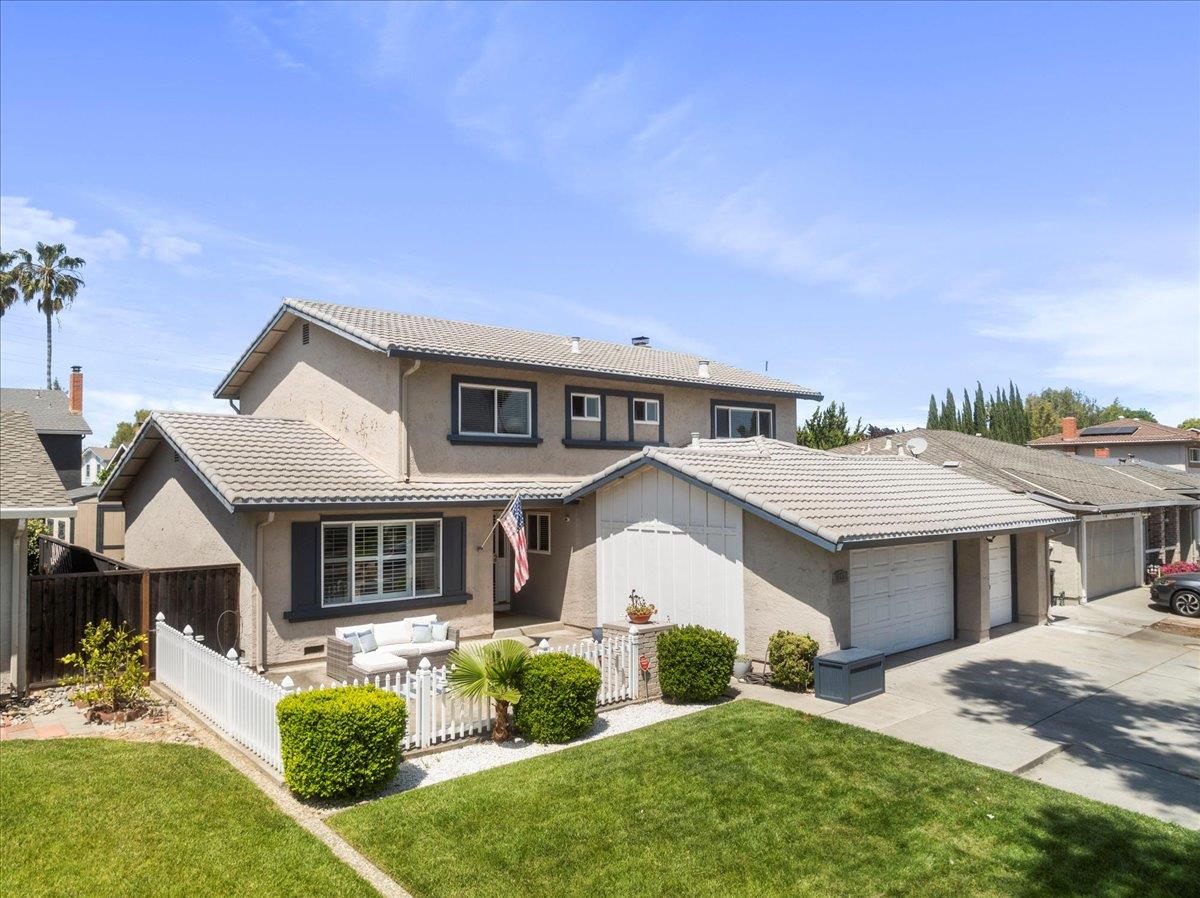 Detail Gallery Image 2 of 47 For 192 Castillon Way, San Jose,  CA 95119 - 5 Beds | 3 Baths