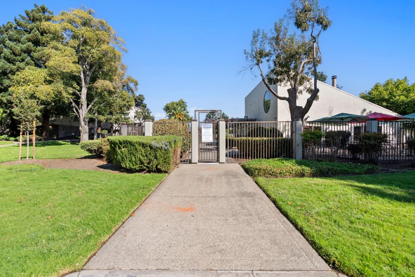 Detail Gallery Image 2 of 27 For 25930 Kay Ave #301,  Hayward,  CA 94545 - 2 Beds | 1/1 Baths