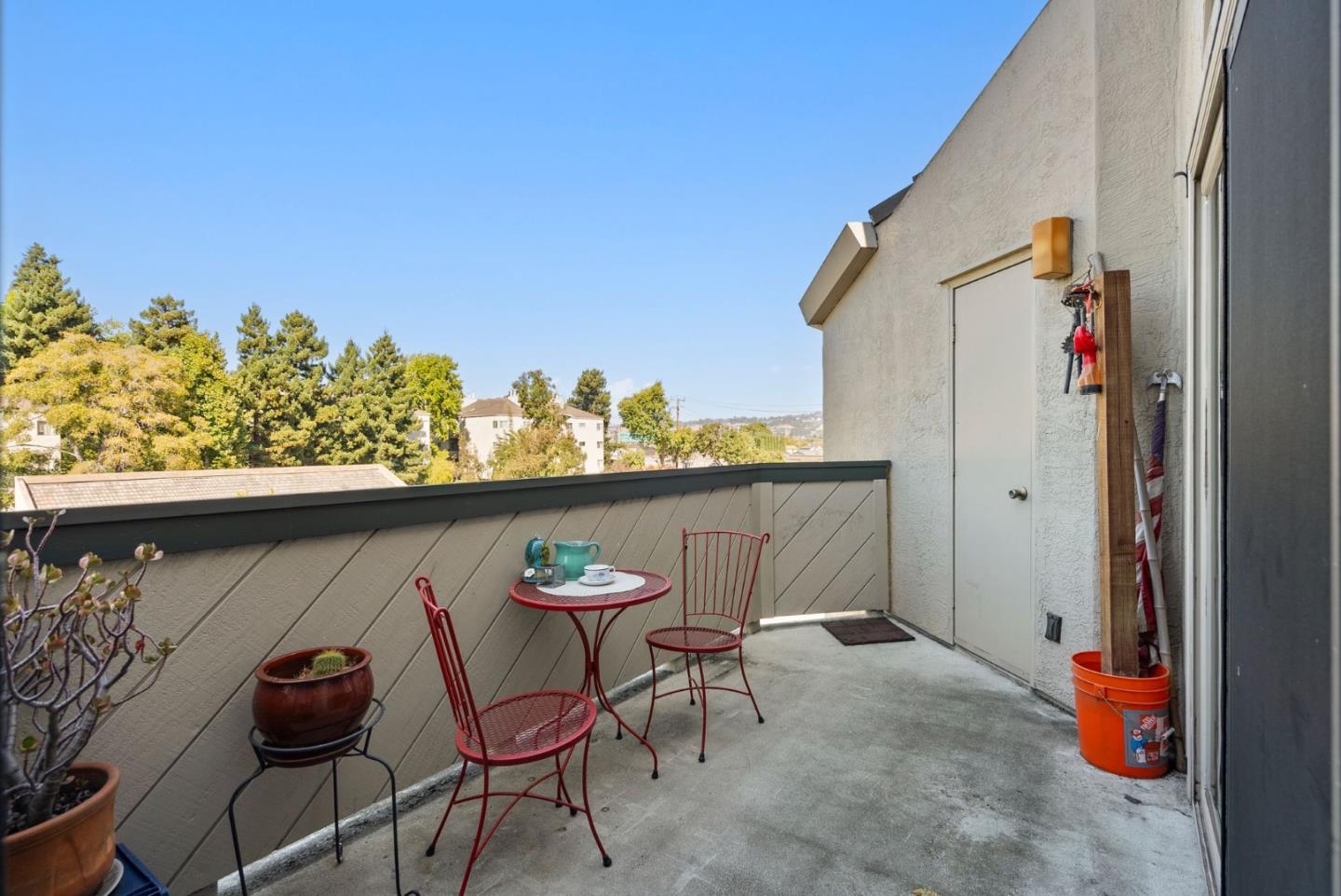 Detail Gallery Image 20 of 27 For 25930 Kay Ave #301,  Hayward,  CA 94545 - 2 Beds | 1/1 Baths