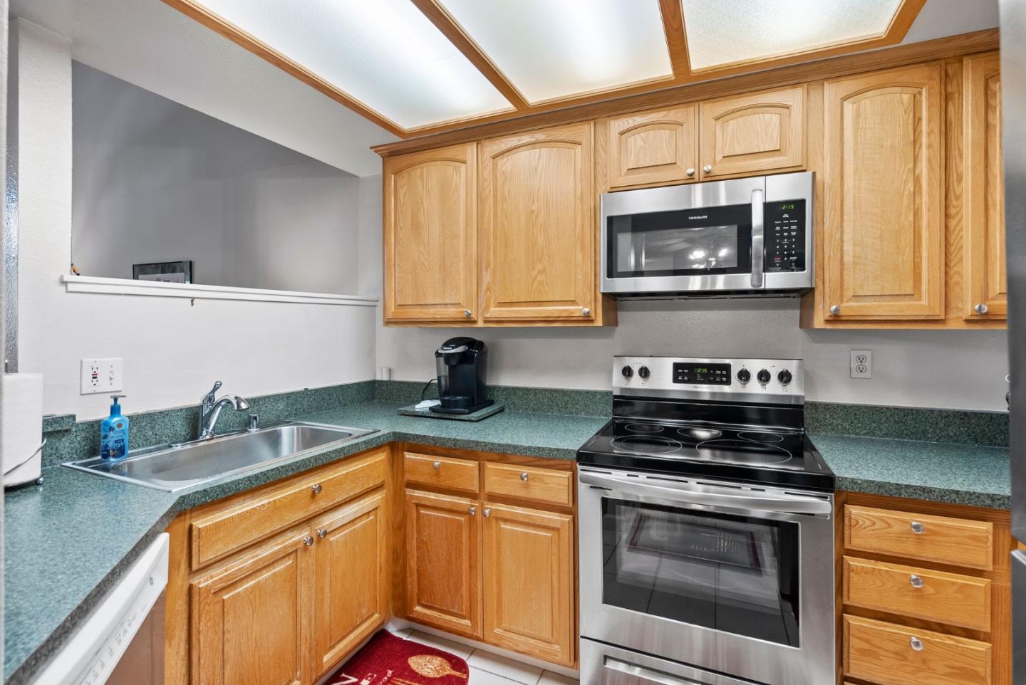 Detail Gallery Image 8 of 27 For 25930 Kay Ave #301,  Hayward,  CA 94545 - 2 Beds | 1/1 Baths