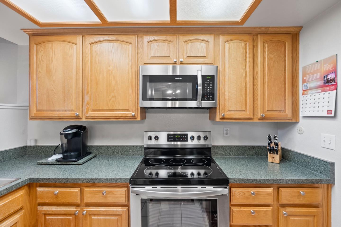Detail Gallery Image 9 of 27 For 25930 Kay Ave #301,  Hayward,  CA 94545 - 2 Beds | 1/1 Baths