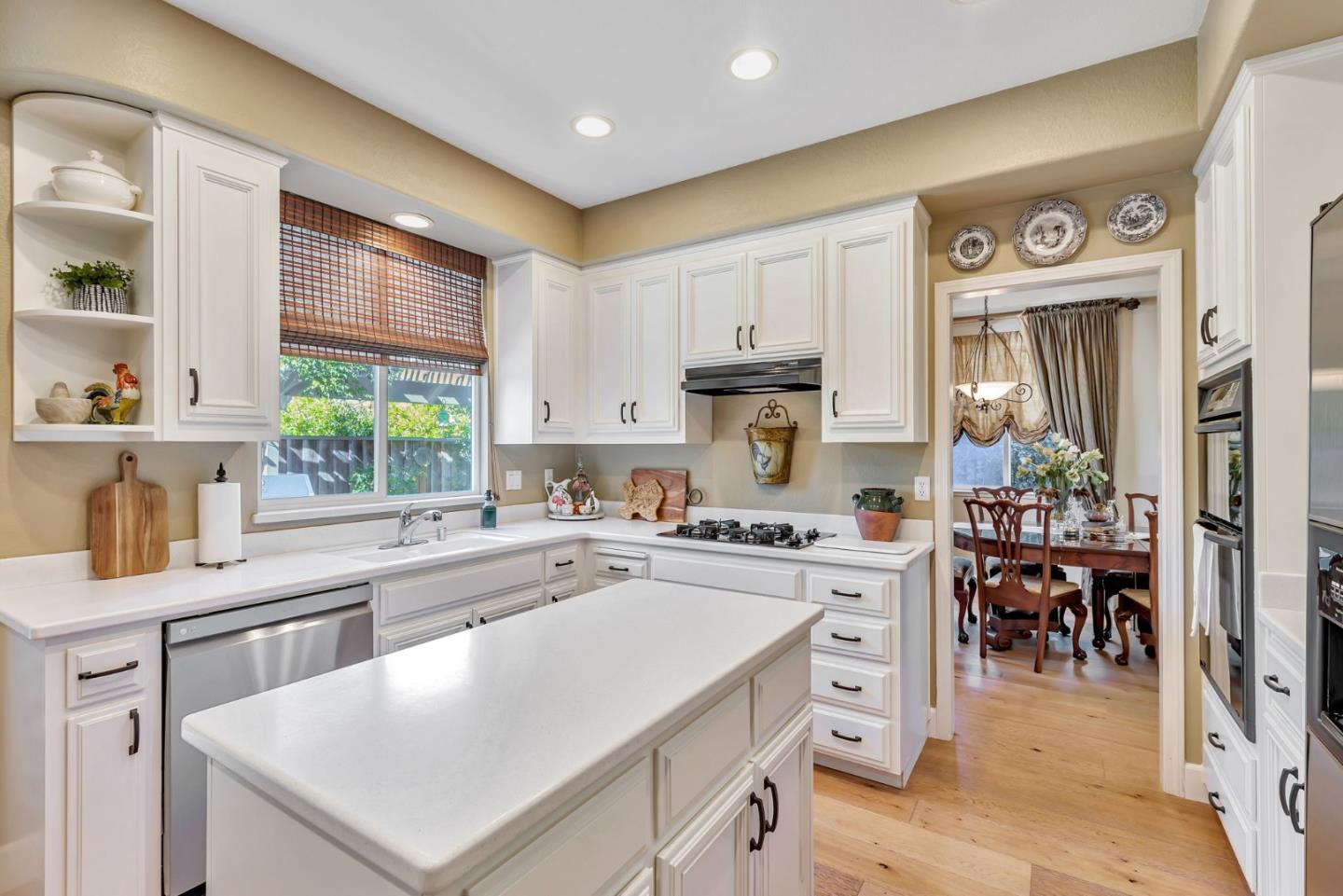 Detail Gallery Image 8 of 23 For 1584 via Campo Verde, San Jose,  CA 95120 - 5 Beds | 3 Baths