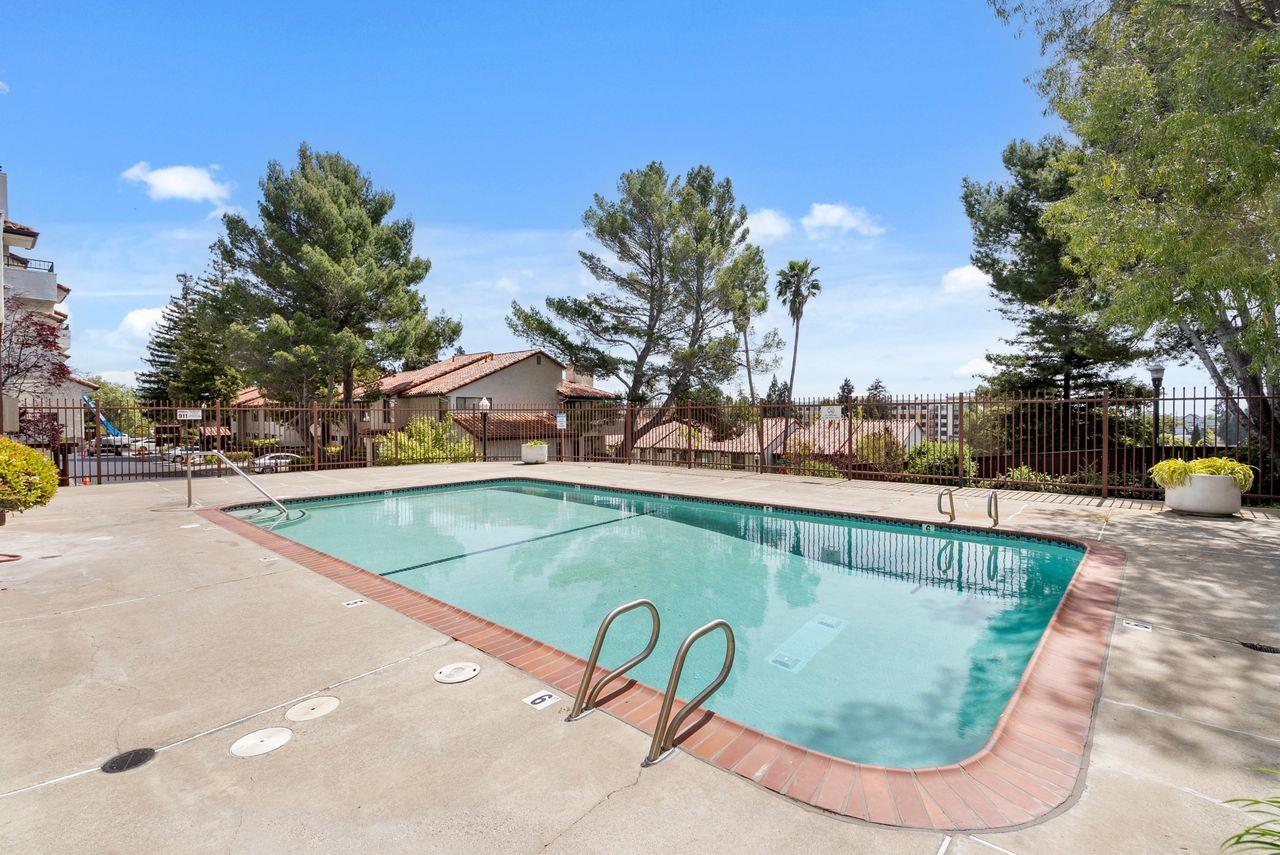 Detail Gallery Image 14 of 23 For 22012 Sevilla Rd #109,  Hayward,  CA 94541 - 2 Beds | 2 Baths