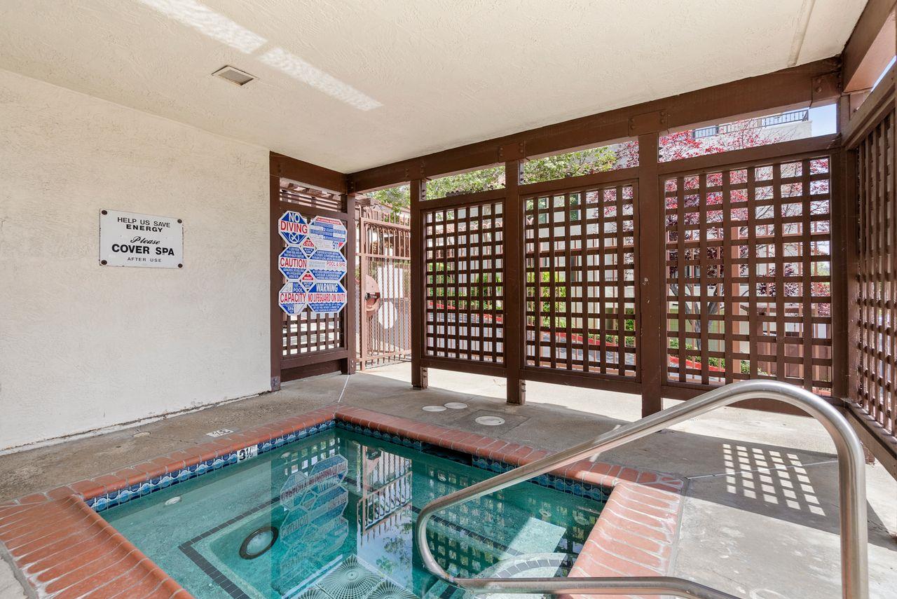 Detail Gallery Image 15 of 23 For 22012 Sevilla Rd #109,  Hayward,  CA 94541 - 2 Beds | 2 Baths
