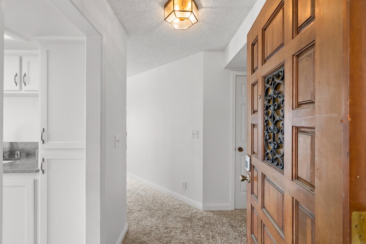 Detail Gallery Image 3 of 23 For 22012 Sevilla Rd #109,  Hayward,  CA 94541 - 2 Beds | 2 Baths