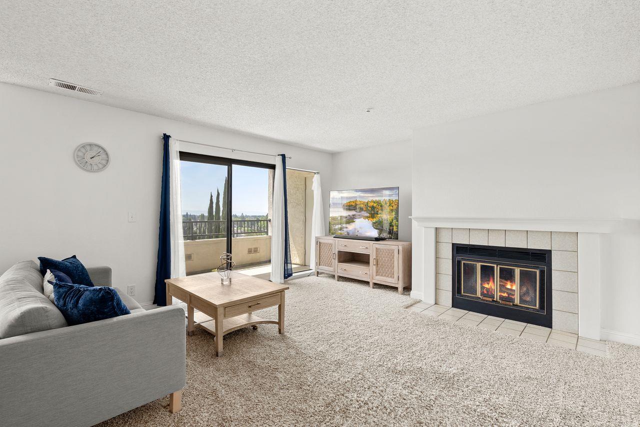 Detail Gallery Image 4 of 23 For 22012 Sevilla Rd #109,  Hayward,  CA 94541 - 2 Beds | 2 Baths