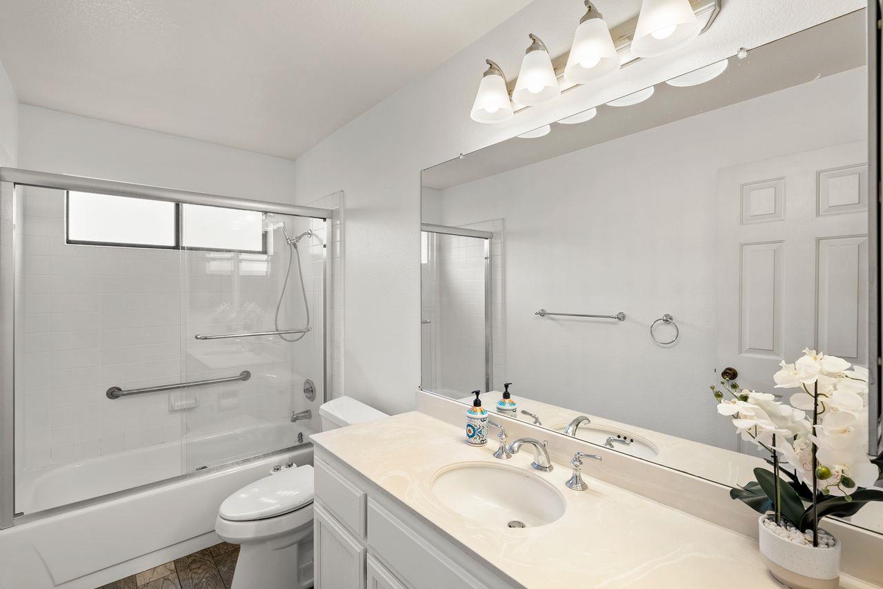 Detail Gallery Image 9 of 23 For 22012 Sevilla Rd #109,  Hayward,  CA 94541 - 2 Beds | 2 Baths