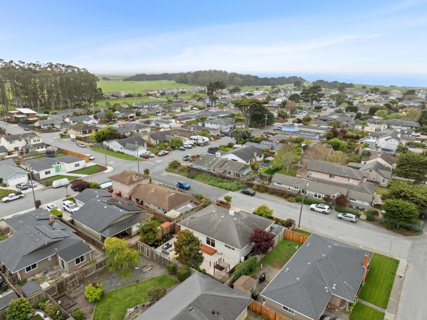 Detail Gallery Image 32 of 37 For 907 Third Ave, Half Moon Bay,  CA 94019 - 3 Beds | 2 Baths