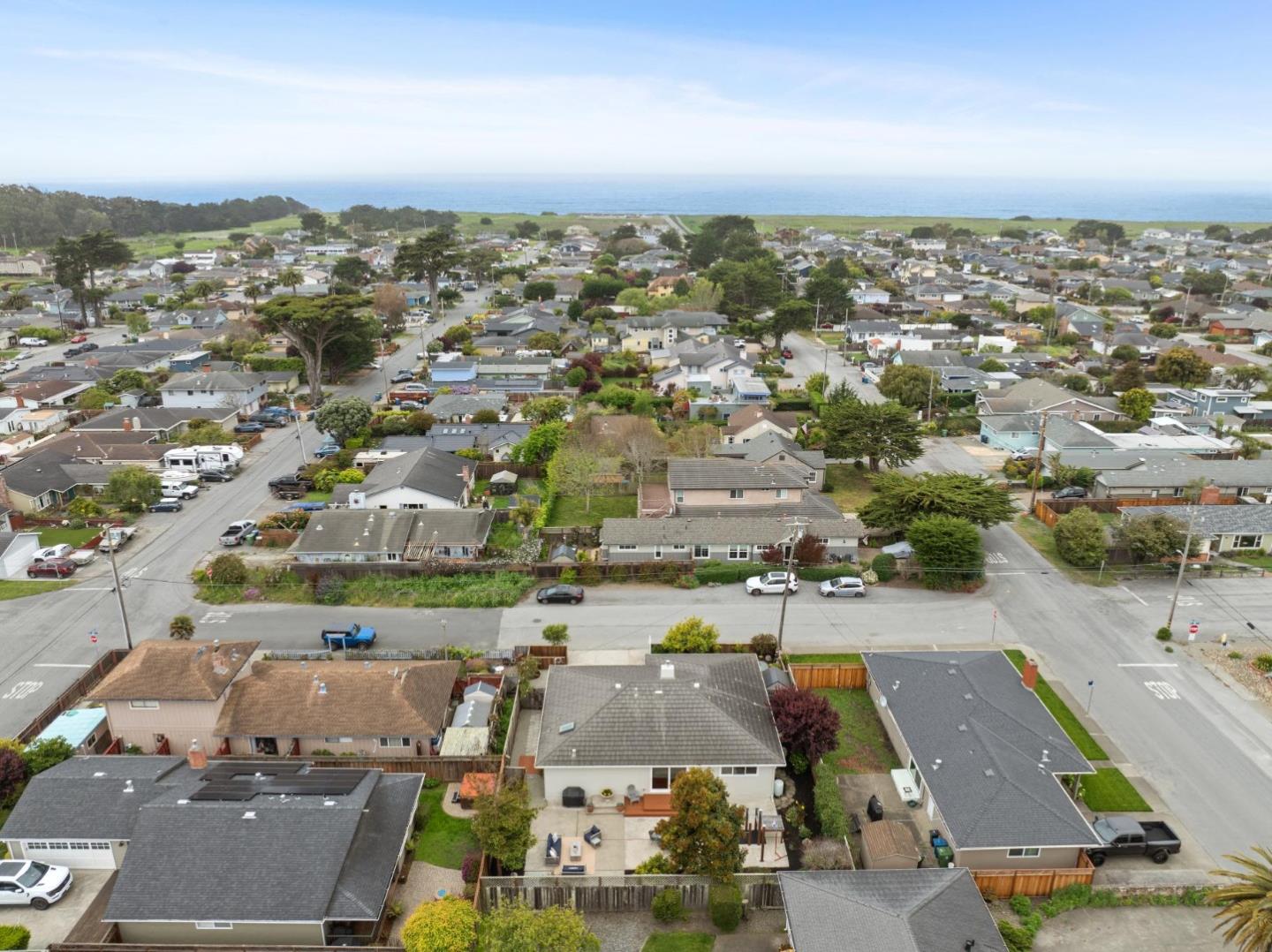 Detail Gallery Image 4 of 37 For 907 Third Ave, Half Moon Bay,  CA 94019 - 3 Beds | 2 Baths