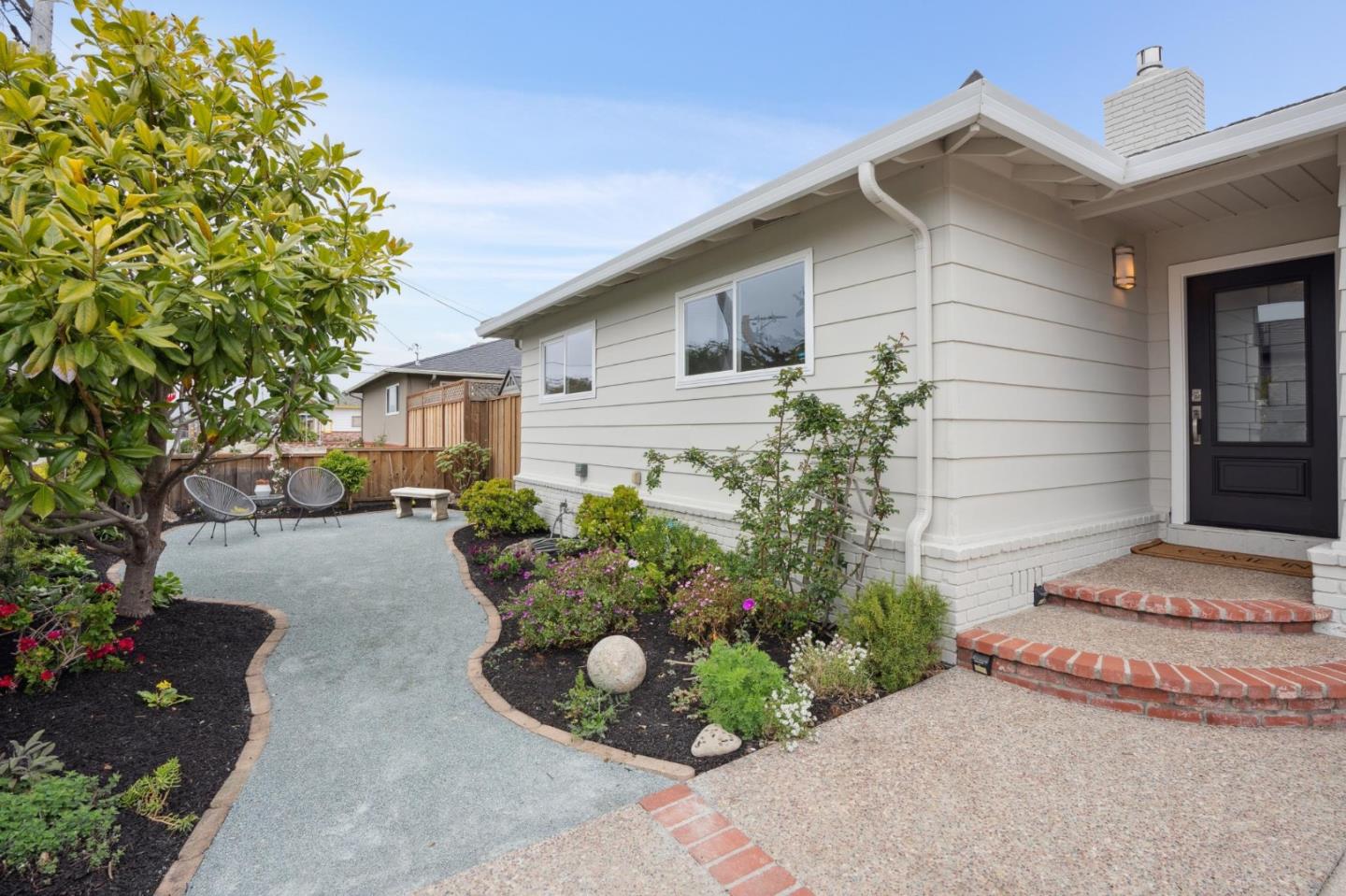 Detail Gallery Image 5 of 37 For 907 Third Ave, Half Moon Bay,  CA 94019 - 3 Beds | 2 Baths