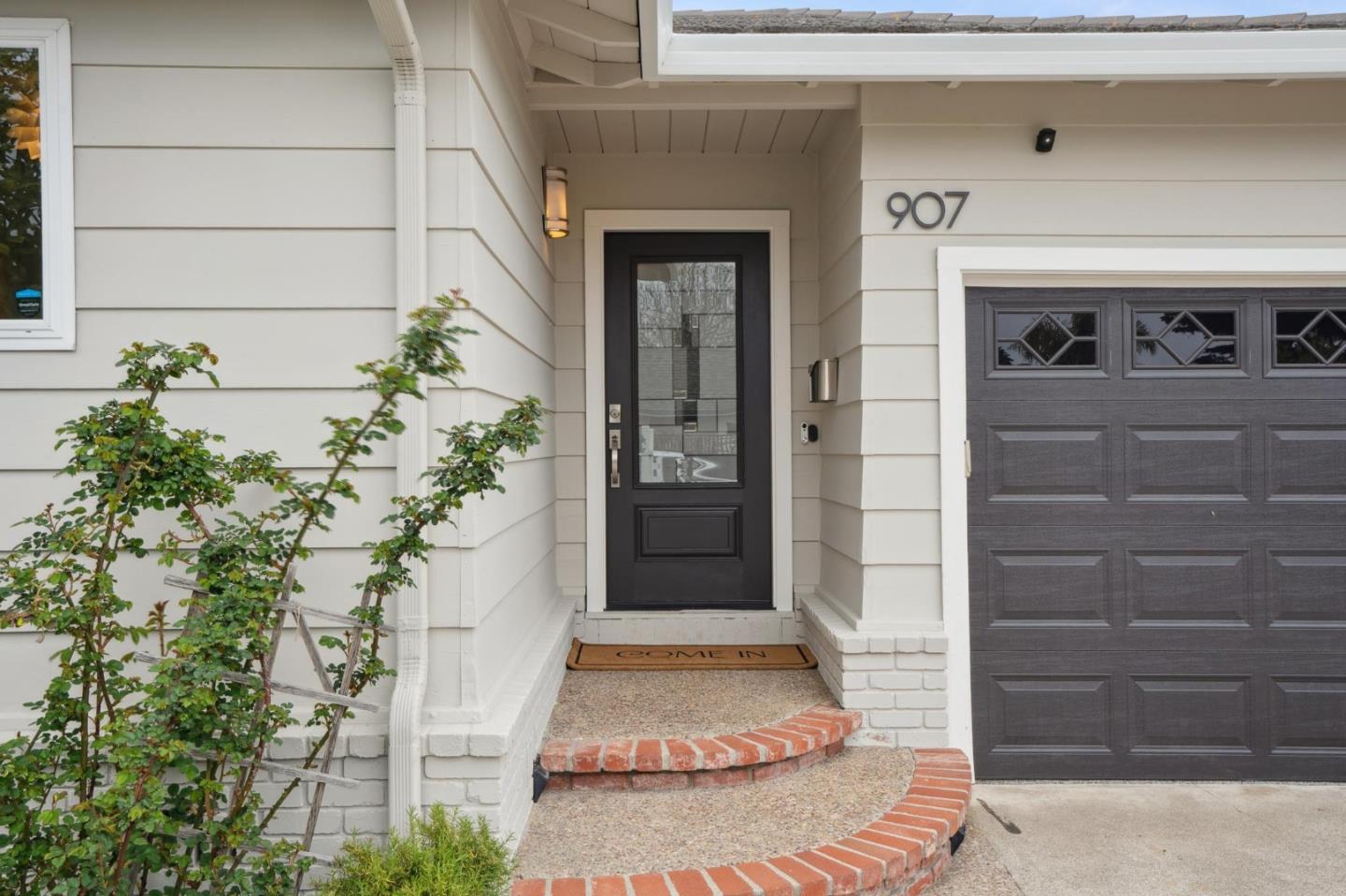 Detail Gallery Image 6 of 37 For 907 Third Ave, Half Moon Bay,  CA 94019 - 3 Beds | 2 Baths