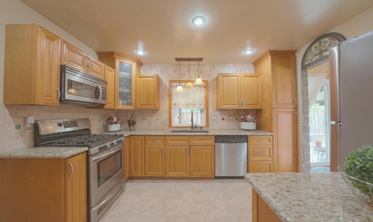 Detail Gallery Image 5 of 48 For 2280 Zoria Cir, San Jose,  CA 95131 - 4 Beds | 2 Baths