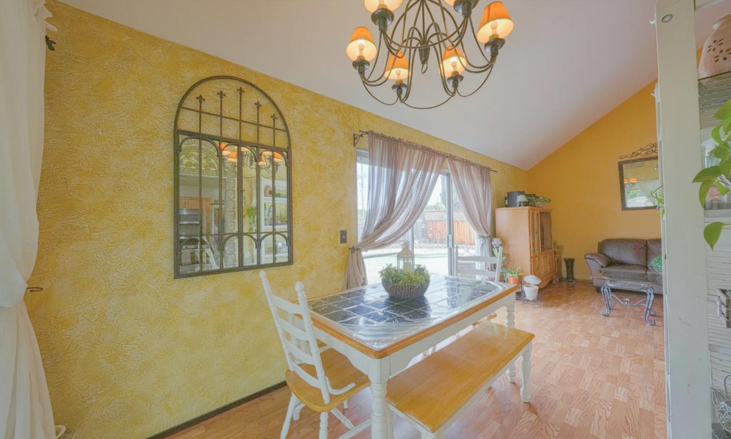 Detail Gallery Image 9 of 48 For 2280 Zoria Cir, San Jose,  CA 95131 - 4 Beds | 2 Baths