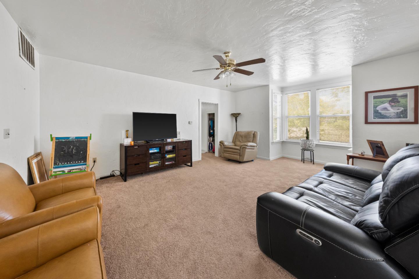 Detail Gallery Image 10 of 16 For 586 Monterey Rd, Morgan Hill,  CA 95037 - 3 Beds | 1 Baths