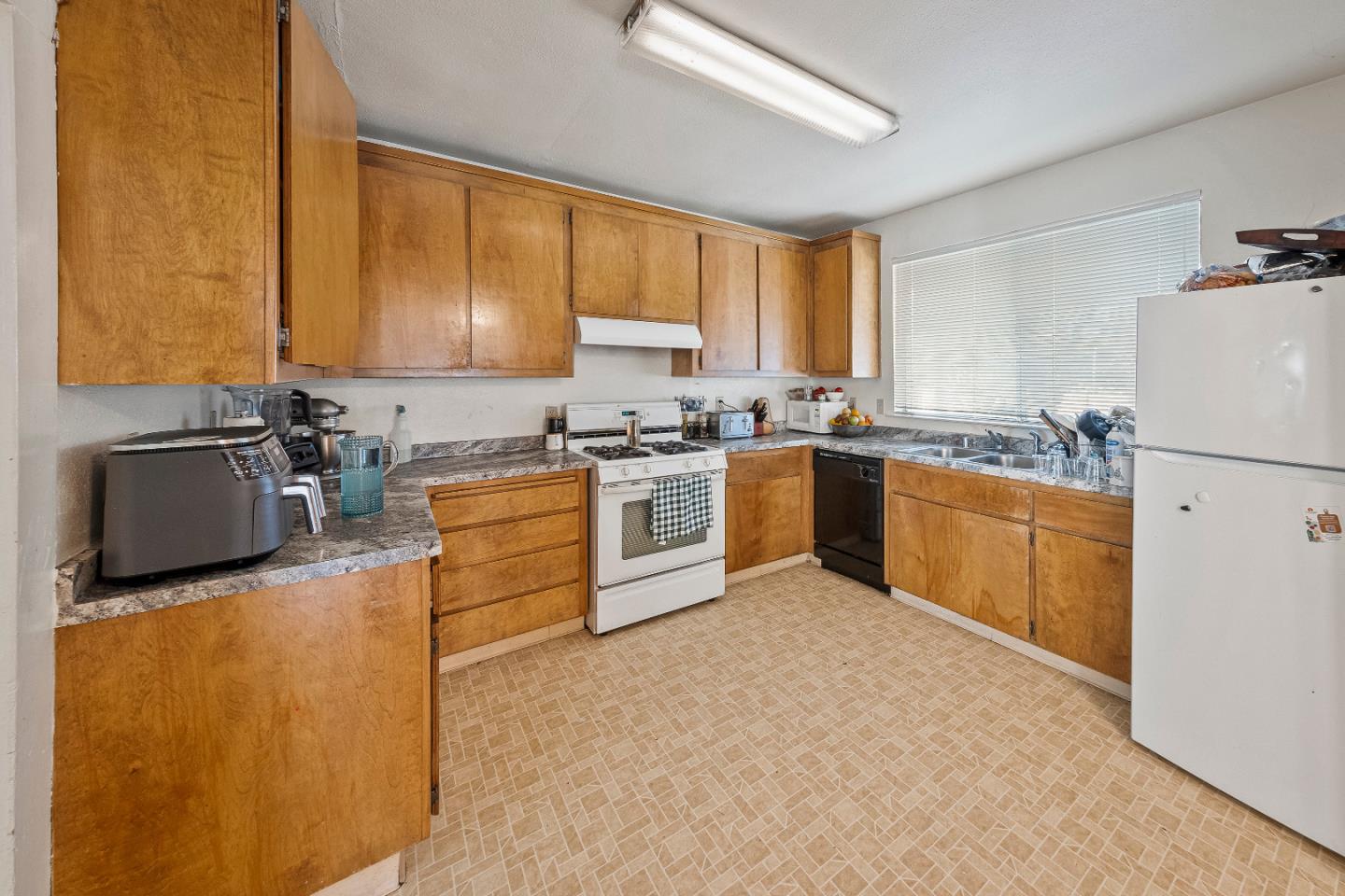 Detail Gallery Image 13 of 16 For 586 Monterey Rd, Morgan Hill,  CA 95037 - 3 Beds | 1 Baths