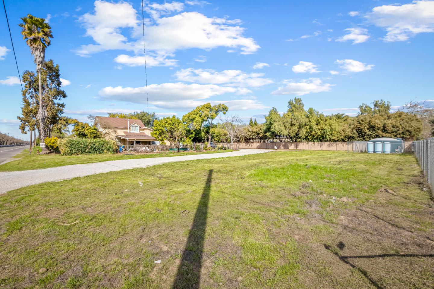 Detail Gallery Image 4 of 16 For 586 Monterey Rd, Morgan Hill,  CA 95037 - 3 Beds | 1 Baths