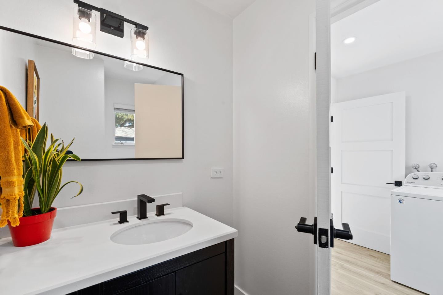 Detail Gallery Image 23 of 44 For 717 Elm St, San Jose,  CA 95126 - 3 Beds | 1/1 Baths