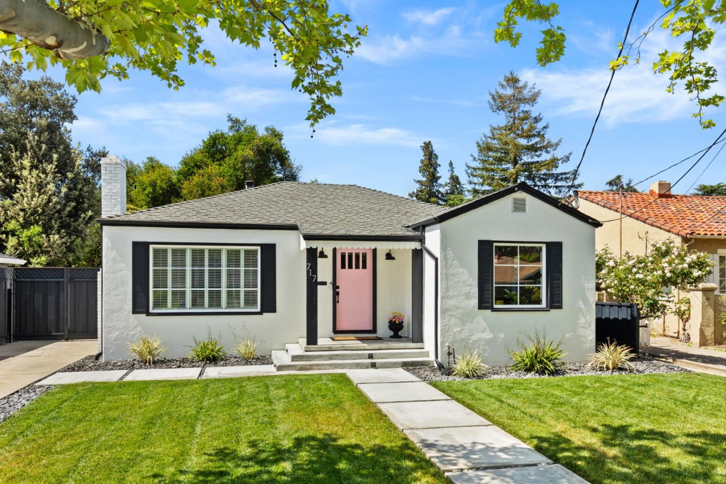 Detail Gallery Image 3 of 44 For 717 Elm St, San Jose,  CA 95126 - 3 Beds | 1/1 Baths