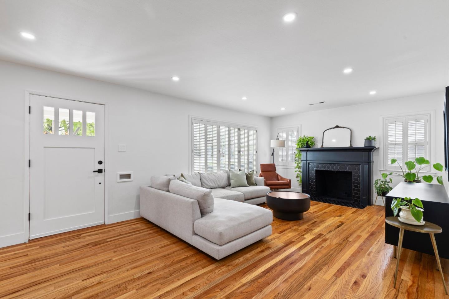Detail Gallery Image 8 of 44 For 717 Elm St, San Jose,  CA 95126 - 3 Beds | 1/1 Baths