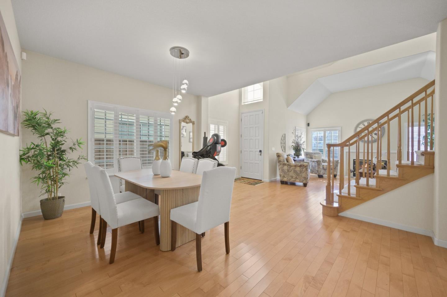 Detail Gallery Image 10 of 76 For 1252 Montcourse Ln, San Jose,  CA 95131 - 4 Beds | 2/1 Baths