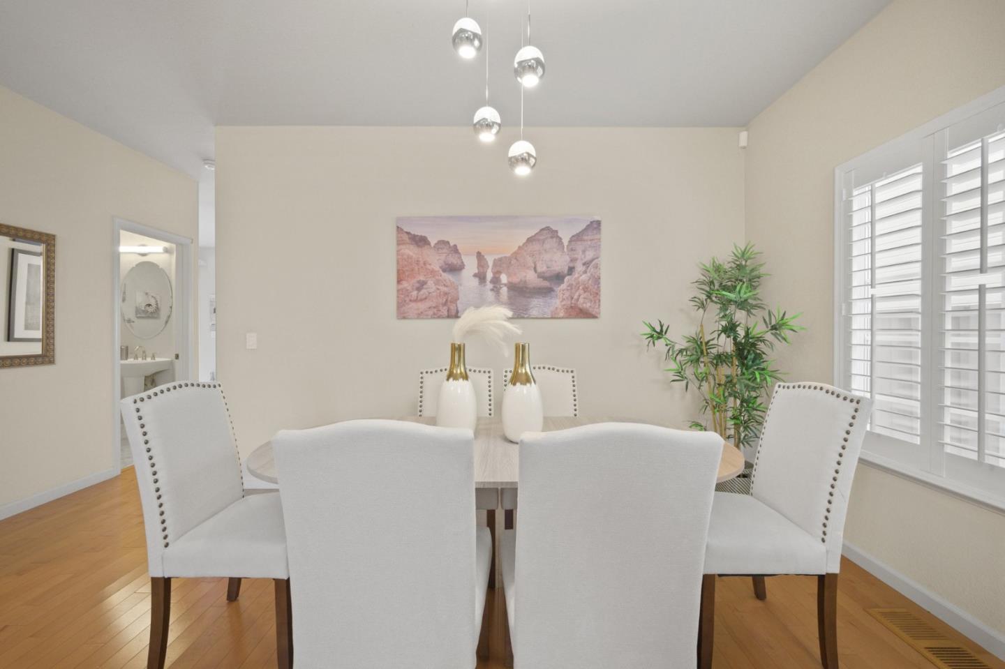 Detail Gallery Image 11 of 76 For 1252 Montcourse Ln, San Jose,  CA 95131 - 4 Beds | 2/1 Baths