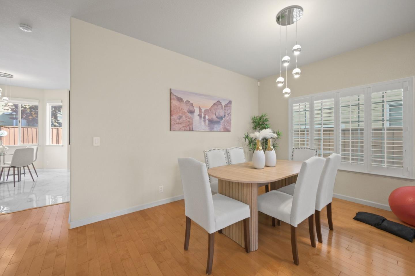 Detail Gallery Image 12 of 76 For 1252 Montcourse Ln, San Jose,  CA 95131 - 4 Beds | 2/1 Baths