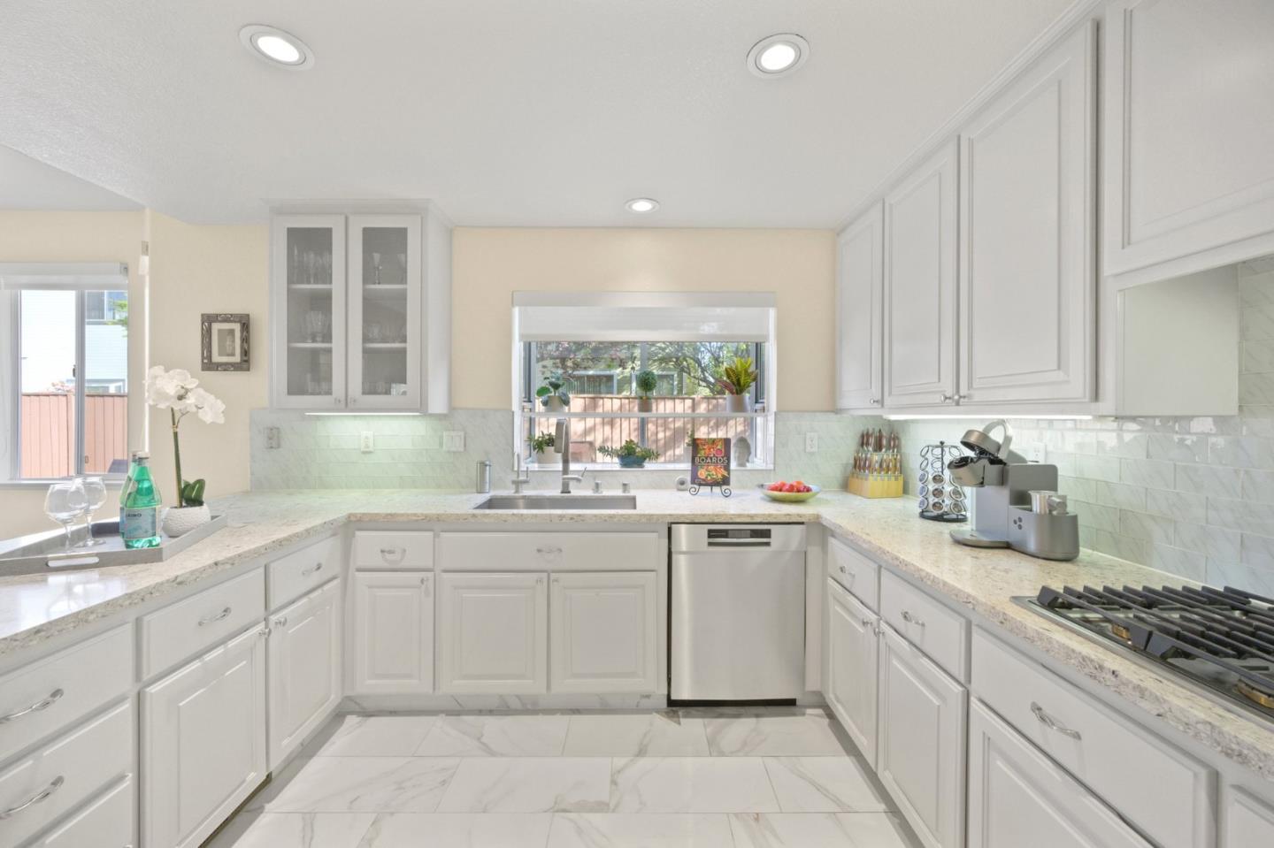Detail Gallery Image 17 of 76 For 1252 Montcourse Ln, San Jose,  CA 95131 - 4 Beds | 2/1 Baths
