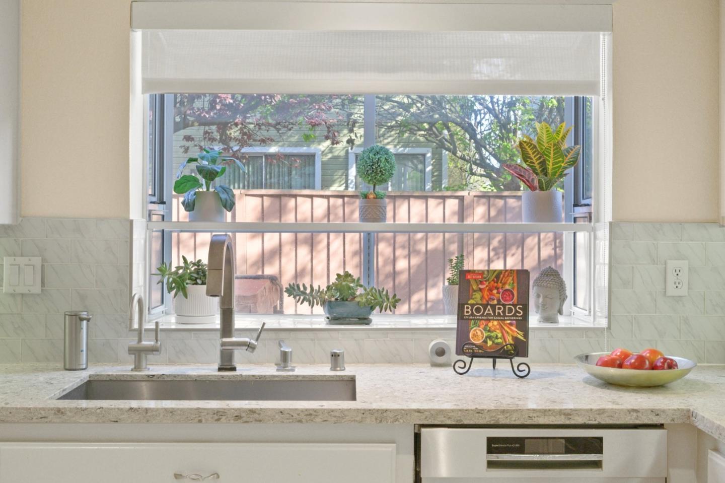 Detail Gallery Image 18 of 76 For 1252 Montcourse Ln, San Jose,  CA 95131 - 4 Beds | 2/1 Baths