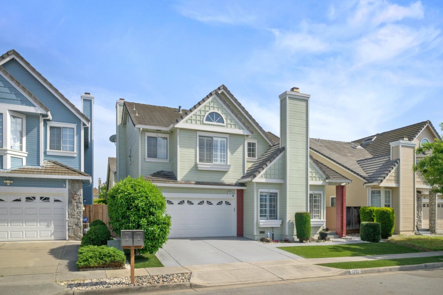 Detail Gallery Image 2 of 76 For 1252 Montcourse Ln, San Jose,  CA 95131 - 4 Beds | 2/1 Baths