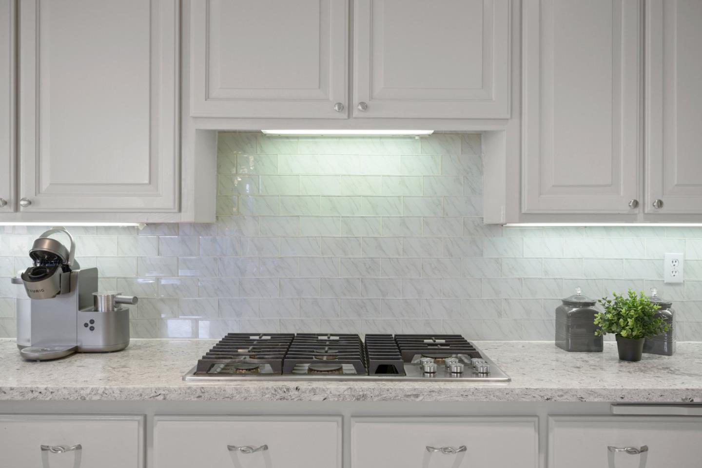 Detail Gallery Image 20 of 76 For 1252 Montcourse Ln, San Jose,  CA 95131 - 4 Beds | 2/1 Baths