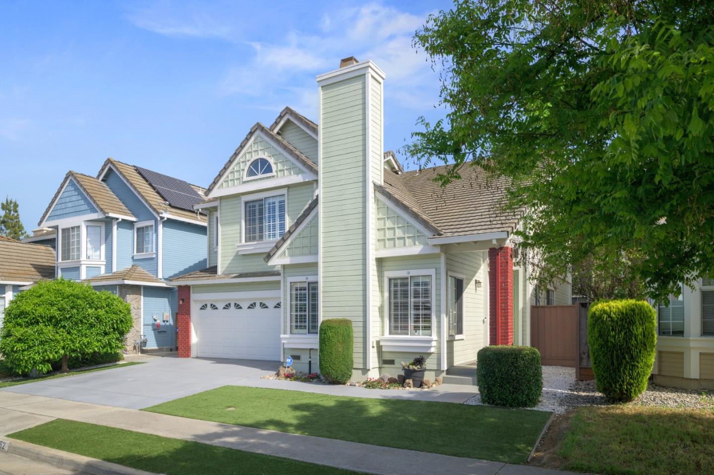 Detail Gallery Image 3 of 76 For 1252 Montcourse Ln, San Jose,  CA 95131 - 4 Beds | 2/1 Baths